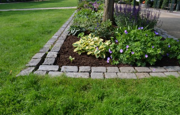 Flower Bed Mulching Service